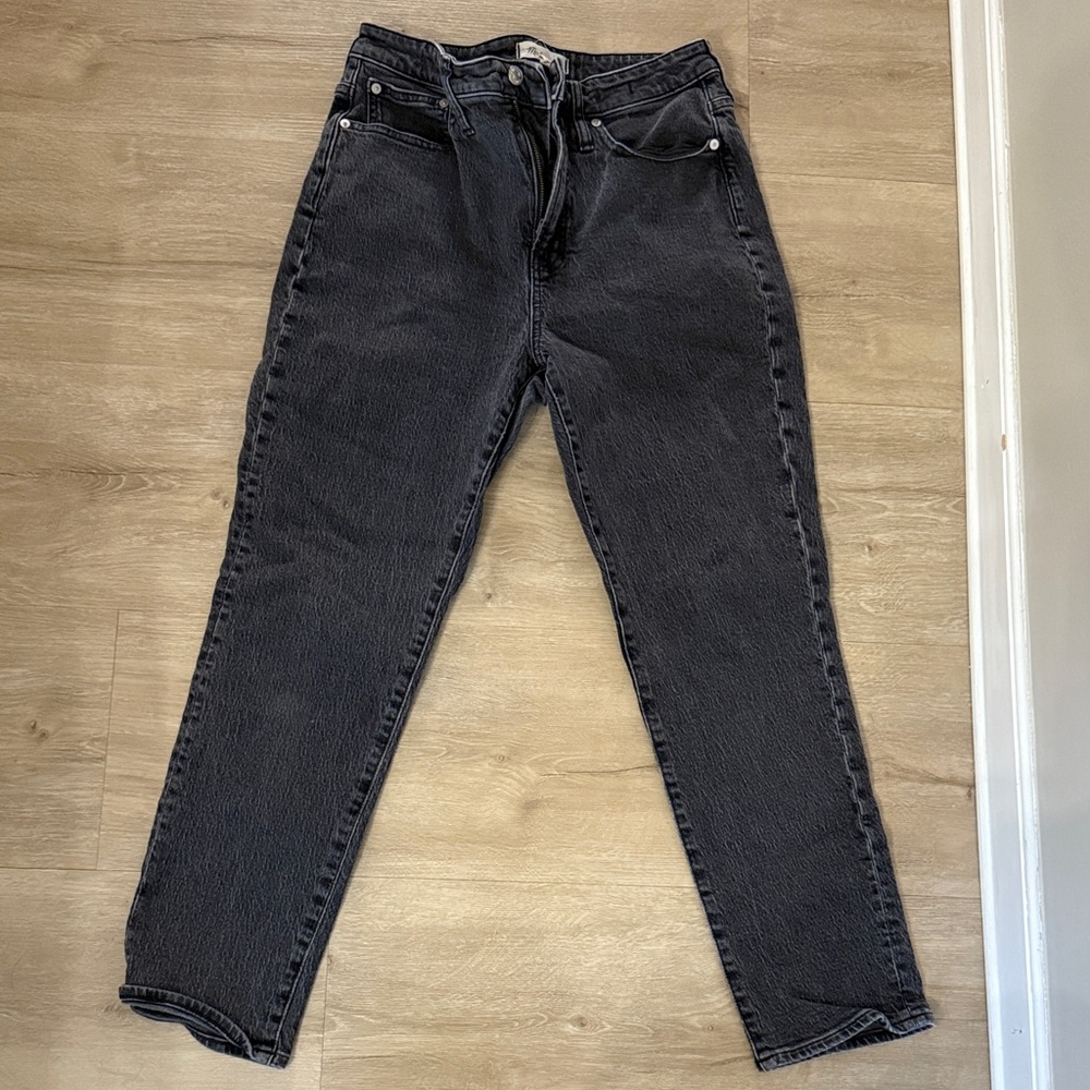 Madewell Women's Curvy Straight Leg Jeans in Charcoal Black